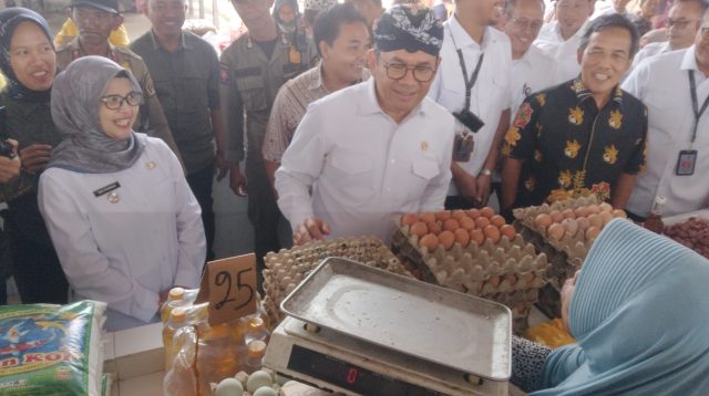 Resmikan Pasar Nglegok, Mendag Budi Santoso Minta Pedagang Jaga Fasilitas