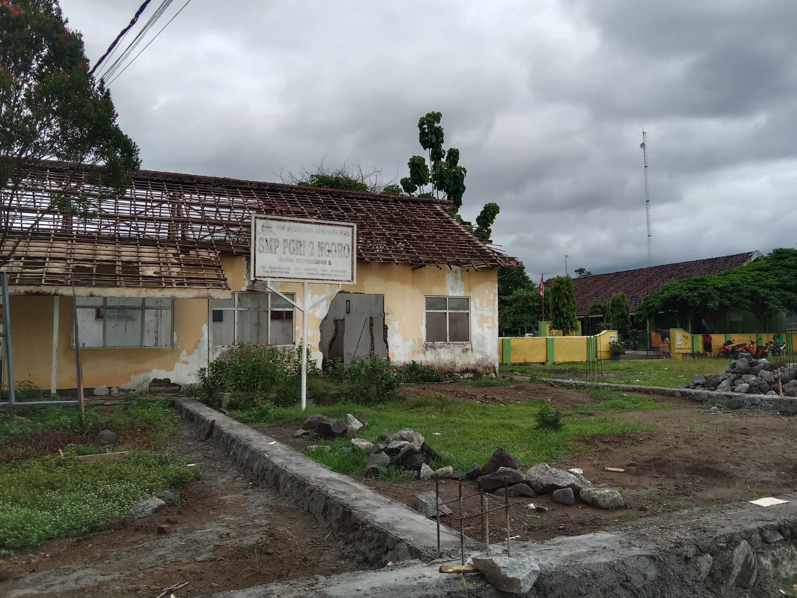 SMP PGRI 2 Ngoro Terancam Digusur, Kepsek Berjuang Pertahankan Sekolah