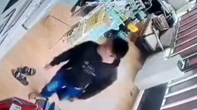 Aksi Maling HP di Jombang Terekam Kamera CCTV