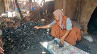Produksi Arang Rumahan Jombang, Solusi Ramah Lingkungan dan Sumber Ekonomi Kreatif