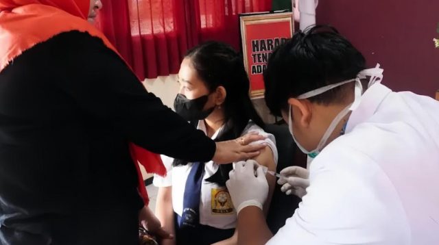Belasan Siswi Mengalami KIPI Vaksinasi  HPV