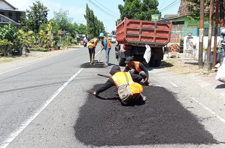 Dukung Arus Kelancaran Pemudik, Jalur Jalan Raya Desa Srikaton - Ringinrejo Diperbaiki