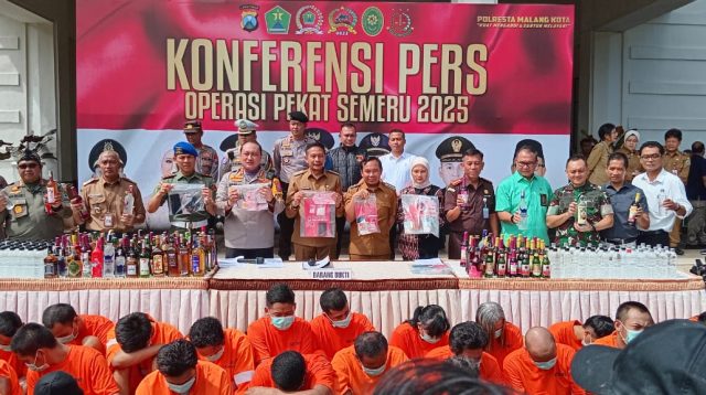 Operasi Pekat Semeru 2025, Tada 53 Tersangka dan 1.808 Botol Isi Miras Diamankan Polresta Malang Kota