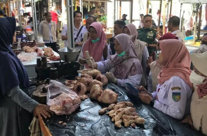Jelang Lebaran Harga Daging Ayam di Kediri Meroket, Permintaan Meningkat