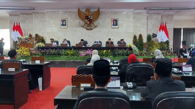 Rapat Paripurna DPRD Kota Kediri, Serah Terima Jabatan dan Penyampaian Visi Misi Vinanda – Gus Qowim