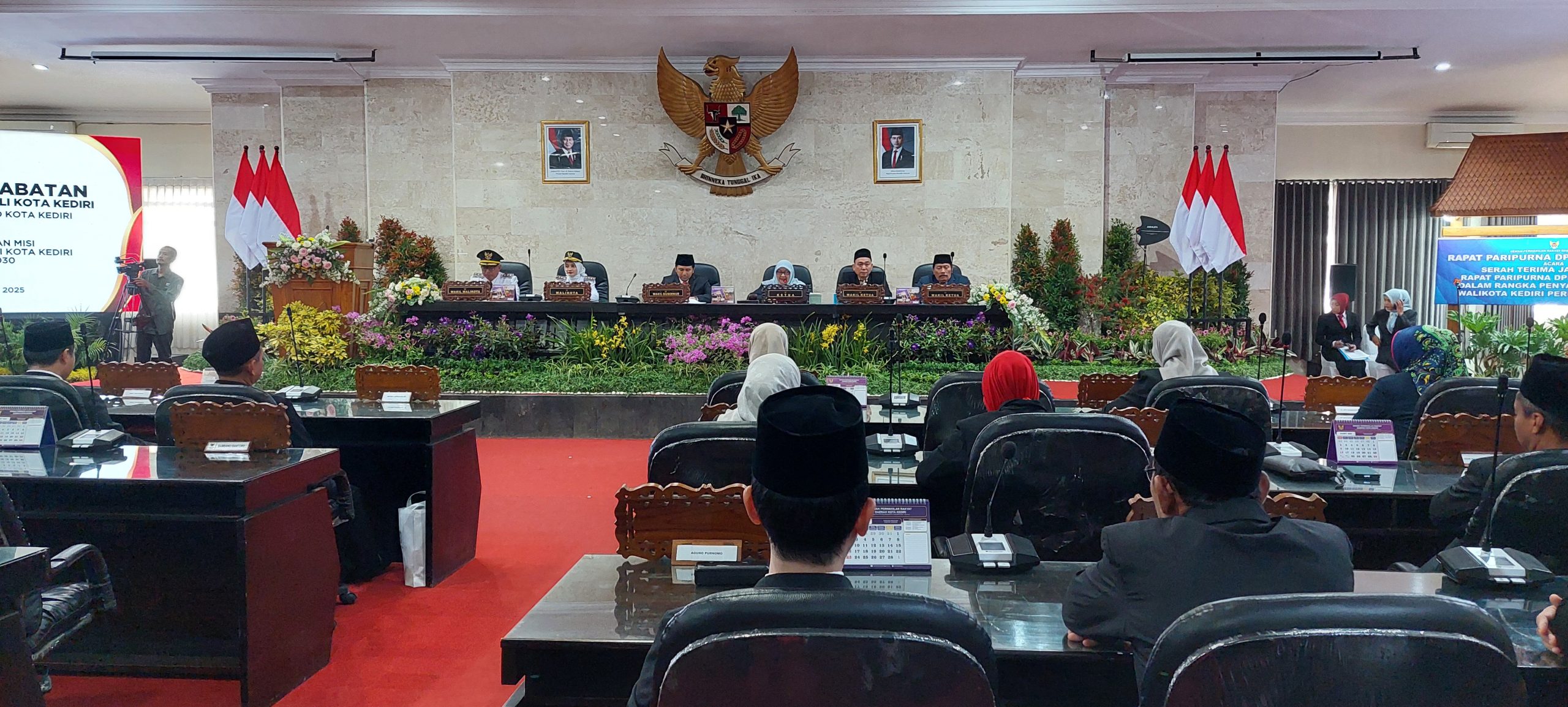 Rapat Paripurna DPRD Kota Kediri, Serah Terima Jabatan dan Penyampaian Visi Misi Vinanda – Gus Qowim