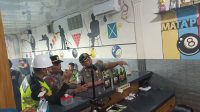 Sejumlah Botol Isi Miras Disita Petugas Gabungan saat Razia Tempat Hiburan Biliar di Ngasem