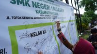 Mbak Wabup Dewi Hadiri Ikrar Pelajar di SMK Negeri 1 Ngasem, ini Pesannya