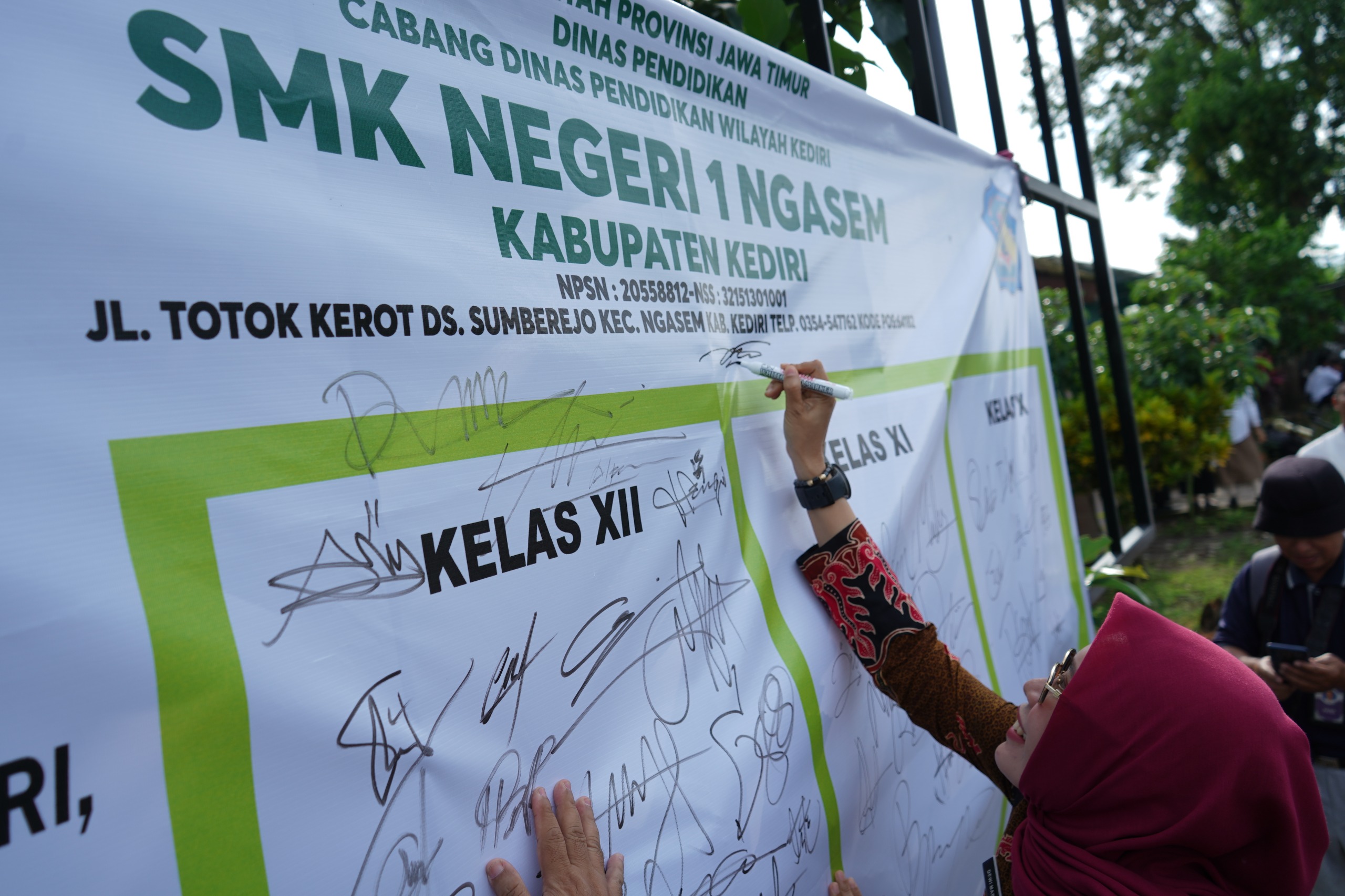 Mbak Wabup Dewi Hadiri Ikrar Pelajar di SMK Negeri 1 Ngasem, ini Pesannya