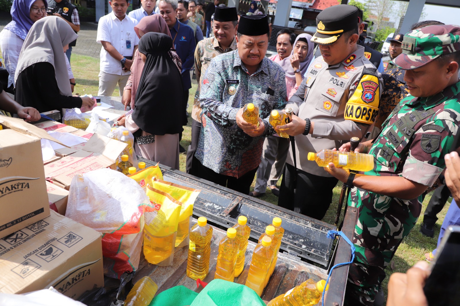 Warga Jombang Serbu Pasar Murah Ramadan