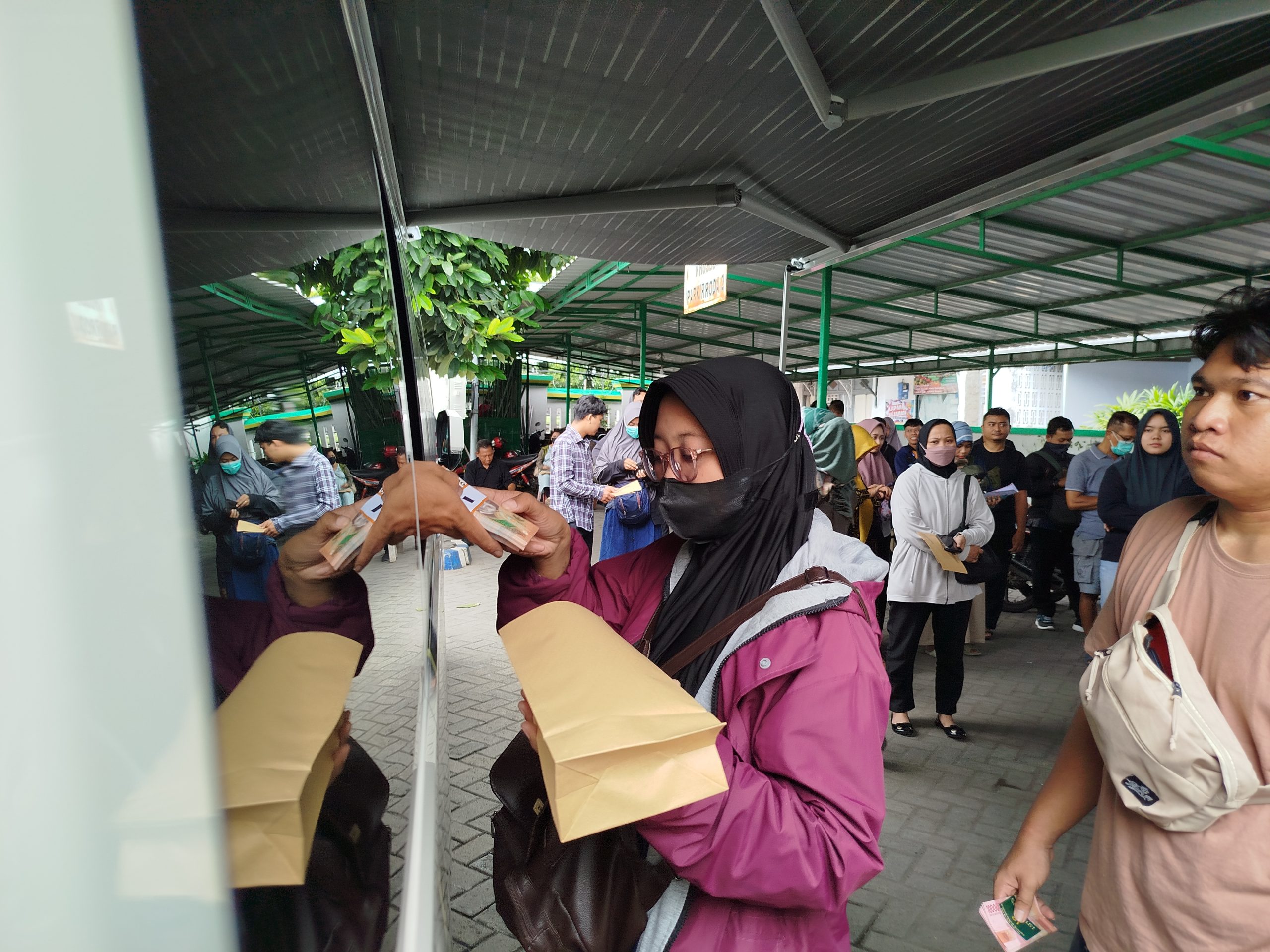 Jelang Idulfitri, Penukaran Uang Baru Mobil Kas Keliling BI Diserbu Masyarakat