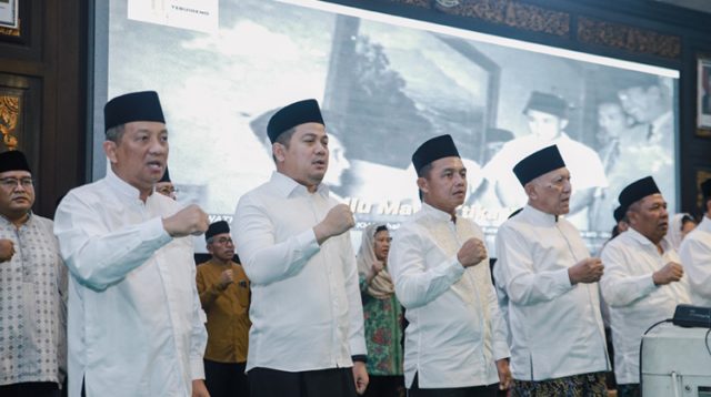 Kapolres Jombang dan Forkopimda Makan Sahur Bersama Masyarakat