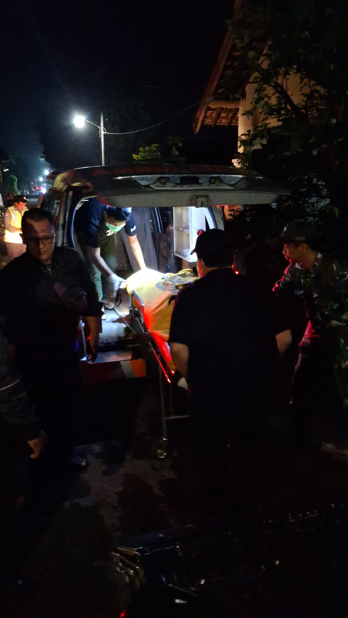 Laka Maut Kereta Api vs Motor, Warga Sempat Cari Tubuh Korban yang Sempat Terseret 200 Meter