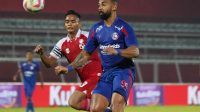 Arema FC Beruntung, hanya 10 Penggawa, Sukses Amankan Kandang dengan Skor 4-2