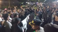 Demo Penolakan Undang-undang TNI di Blitar, Diwarnai Aksi Dorong