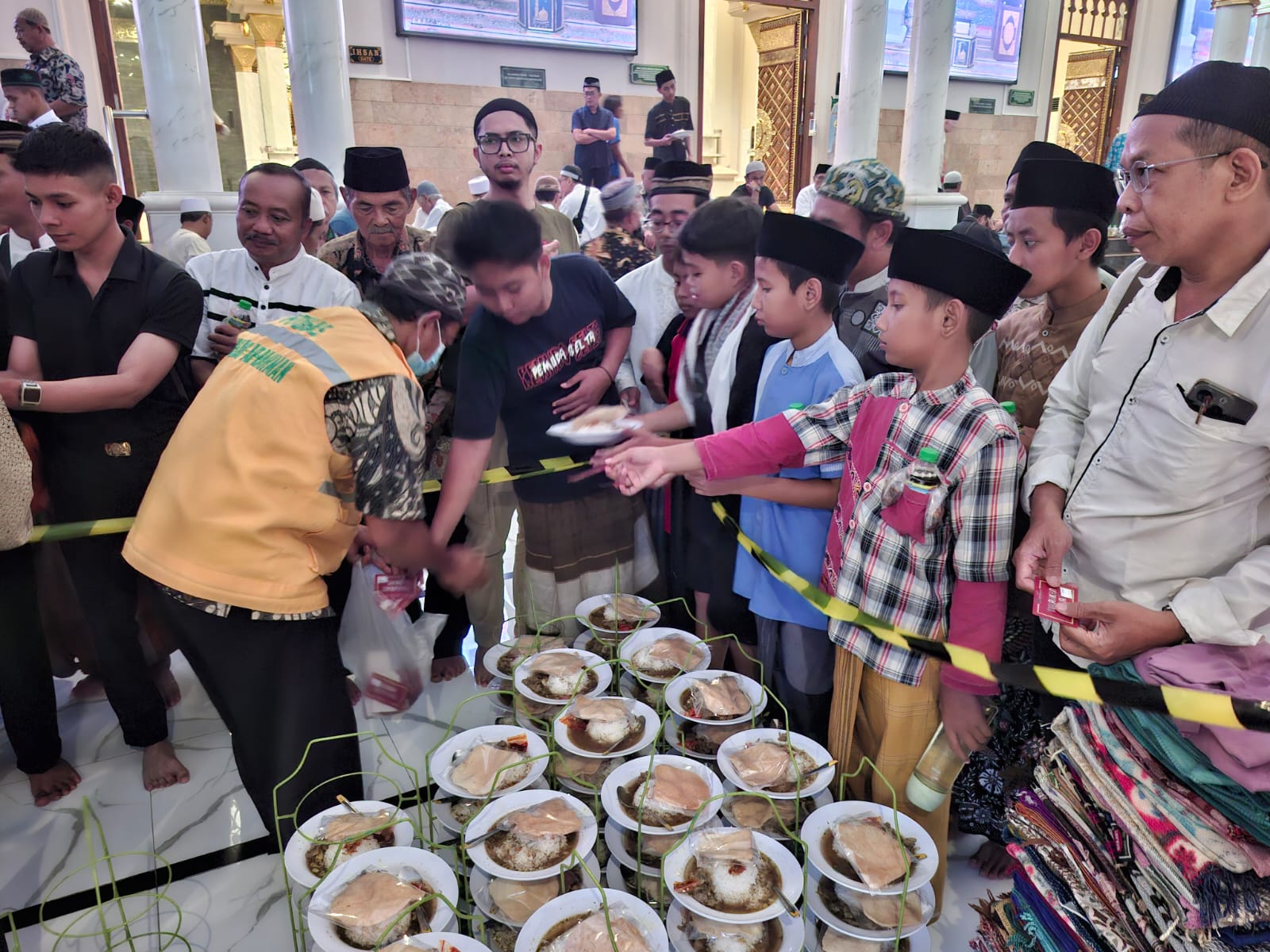 Muliakan Jemaah, Masjid Ar-Rahman Kota Blitar Sediakan 1.000 Porsi Menu Buka Puasa