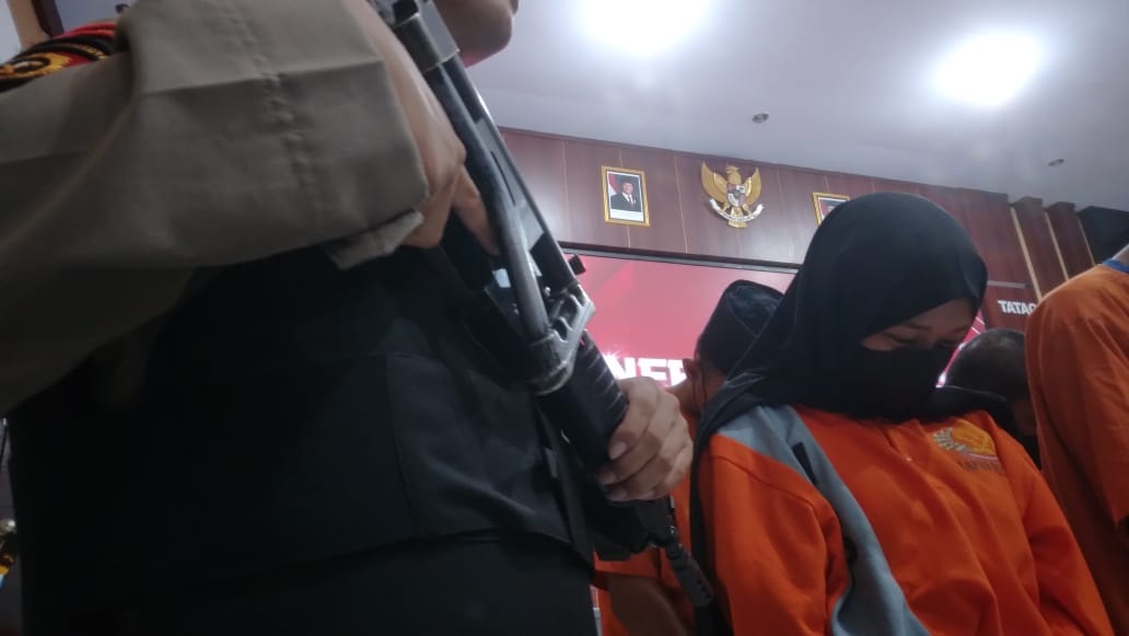 Pemudi Raup Rp 40 Juta Sebulan dari Live Mesum