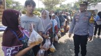 Operasi Pasar Beras di Pasar Kanigoro Diserbu Pembeli, Bulog Sediakan 2 Ton SPHP