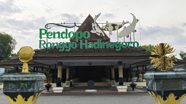 Warna Pendapa Kabupaten Blitar Bernuansa Baru “Putih”, Seiring Adanya Bupati Baru