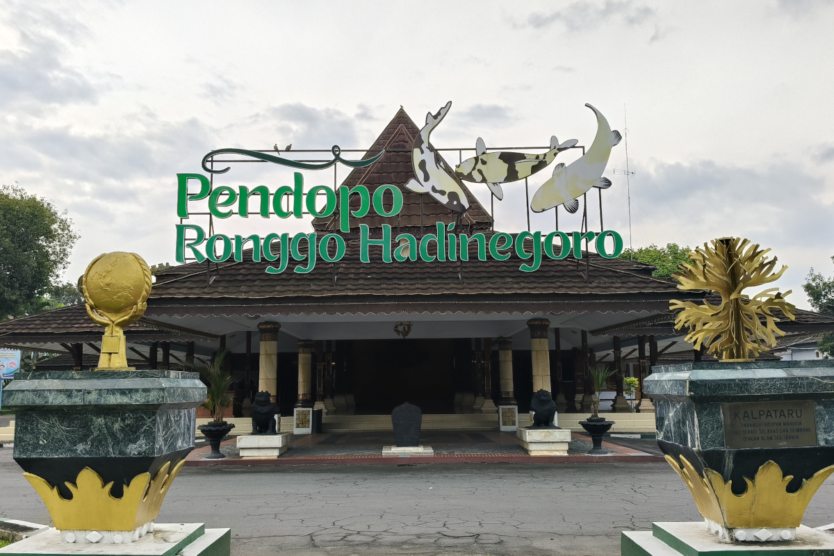 Warna Pendapa Kabupaten Blitar Bernuansa Baru “Putih”, Seiring Adanya Bupati Baru