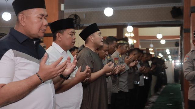 Peduli Sesama Profesi, Polres Blitar Gelar Salat Gaib untuk Tiga Polisi Gugur