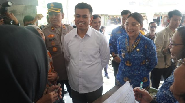 Pemkot Blitar Gelar Operasi Pasar Diserbu Pembeli, Ada 2.033 Paket Sembako Murah