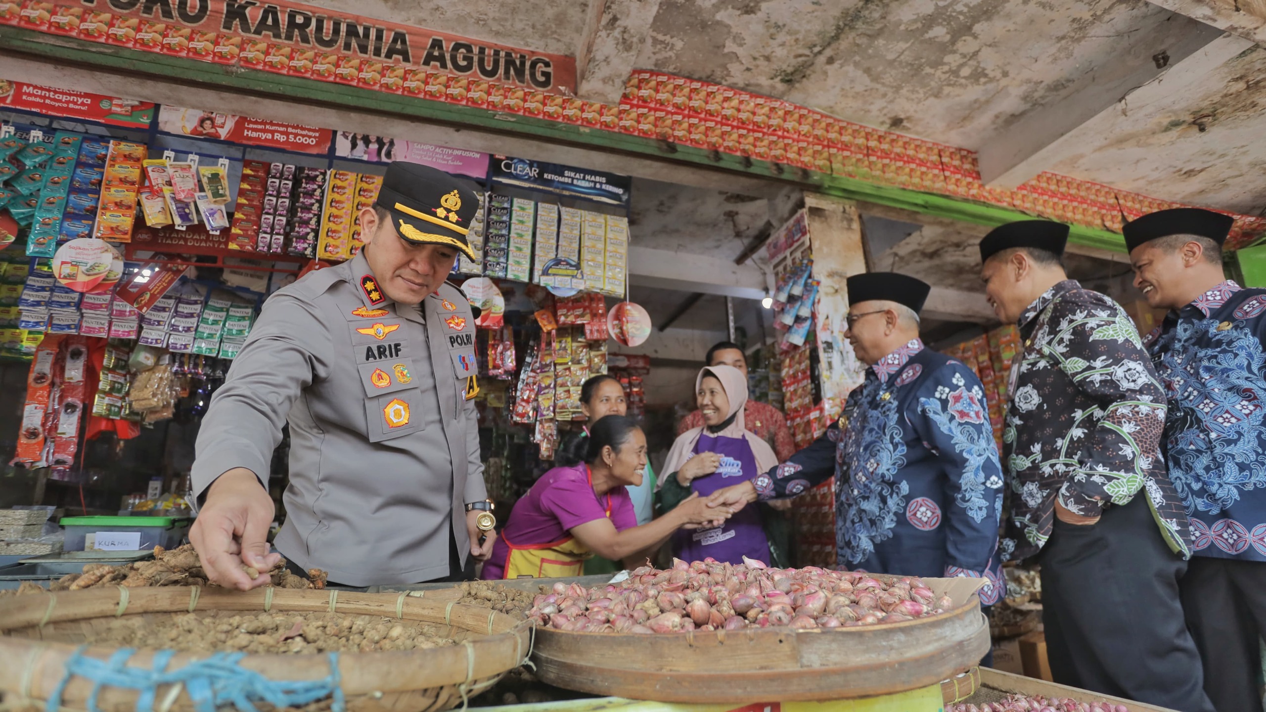 Cegah Spekulasi Harga Jelang Idulfitri, Kapolres-Bupati Blitar Sidak Pasar Wlingi, ini Hasilnya