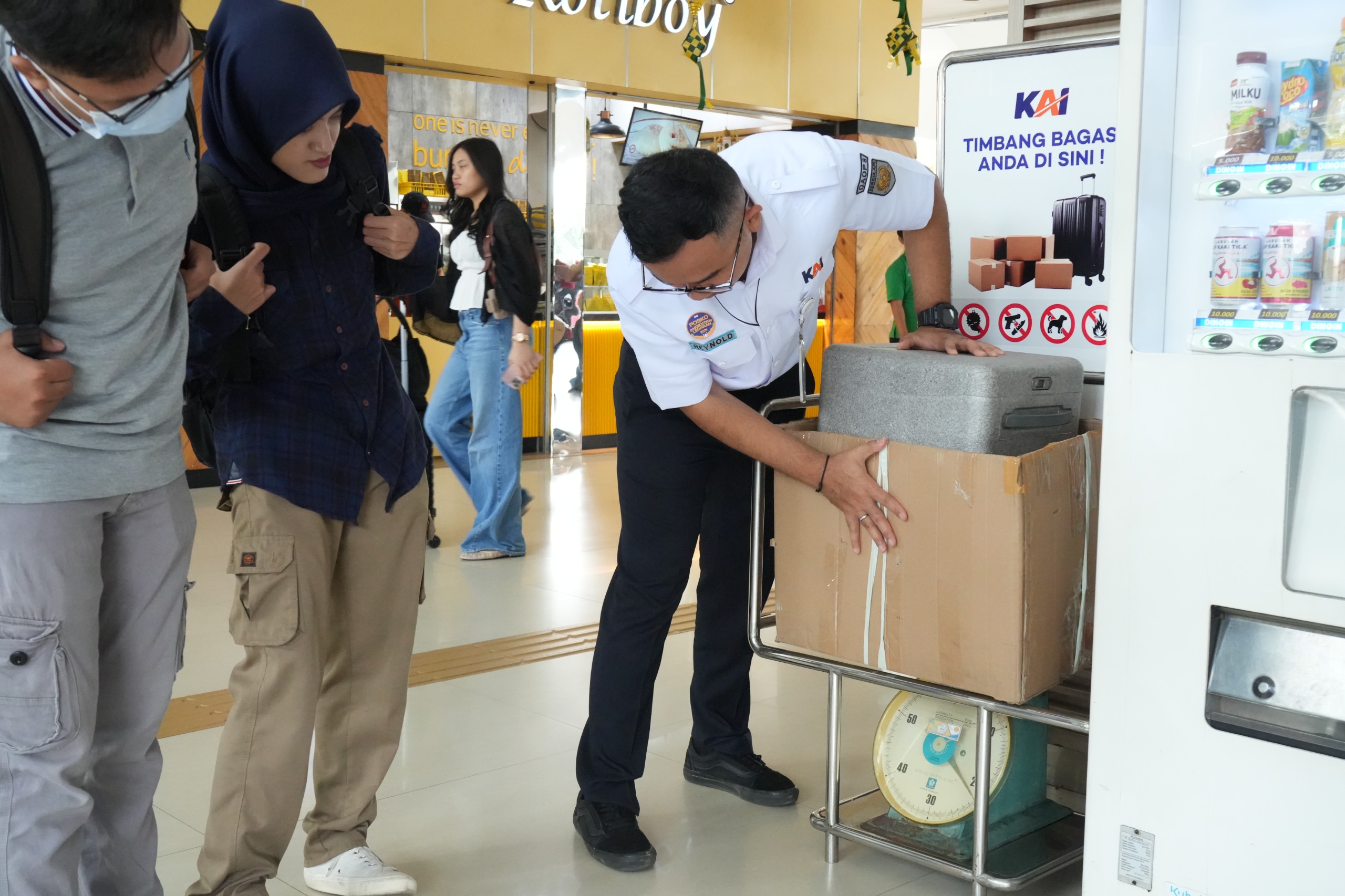 KAI Daop 8 Surabaya Imbau Penumpang Tertib Barang Bawaan Demi Perjalanan Aman dan Nyaman di Masa Angkutan Lebaran