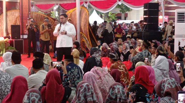 Hujan Deras Tak Kurangi Antusias Warga Ikuti Acara Buka Bersama Mas Bup