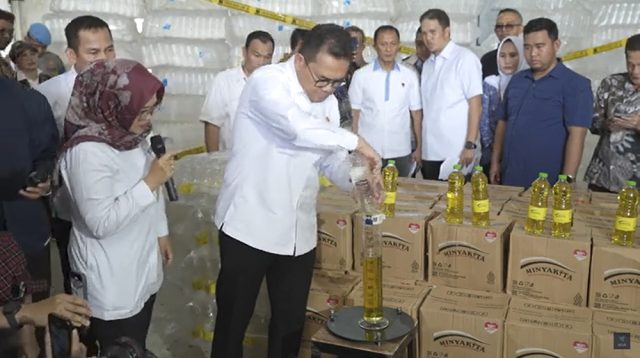Mendag Budi Santoso ukur takaran minyakita