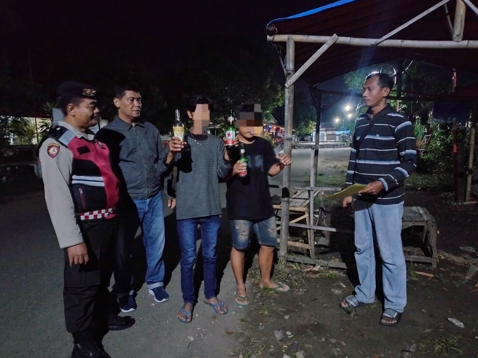 Pesta Miras di Tepi Jalan, Dua Pemuda Tulungagung Diringkus Polisi Usai Buat Onar