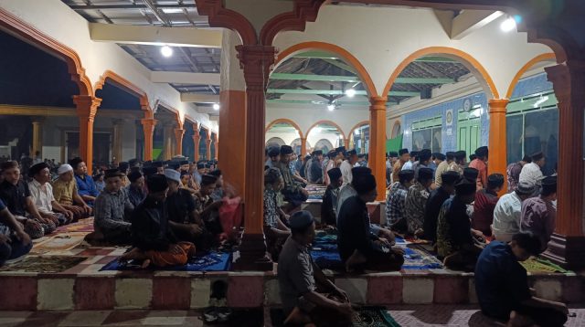 Tradisi Unik Ponpes Mambaul Hikam, Salat Tarawih Super Cepat Kilat , Salat 23 Rakaat hanya 10 Menit, Dimulai sejak 1907 Silam