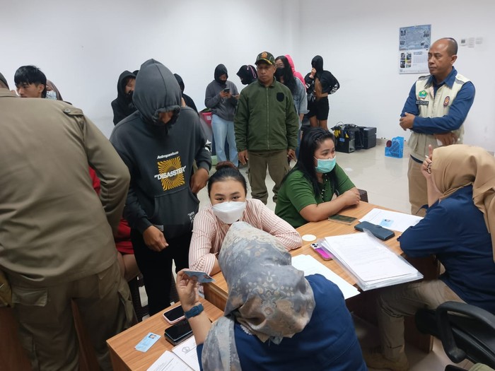 Puluhan Pasangan Kumpul Kebo di Kos Lowokwaru Malang Digerebek, Ada yang Open BO