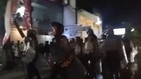 ‎Unjuk Rasa di DPRD Kota Kediri Ricuh, Petugas Amankan Puluhan Orang