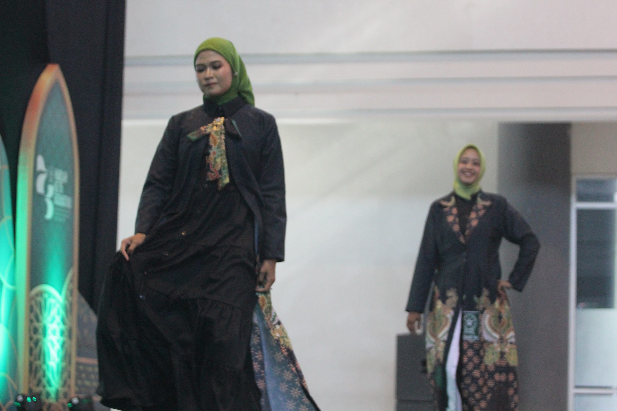 Fatayat NU Kreasikan Fashion Show Batik Kediri pada Pelantikan Ketua Fatayat