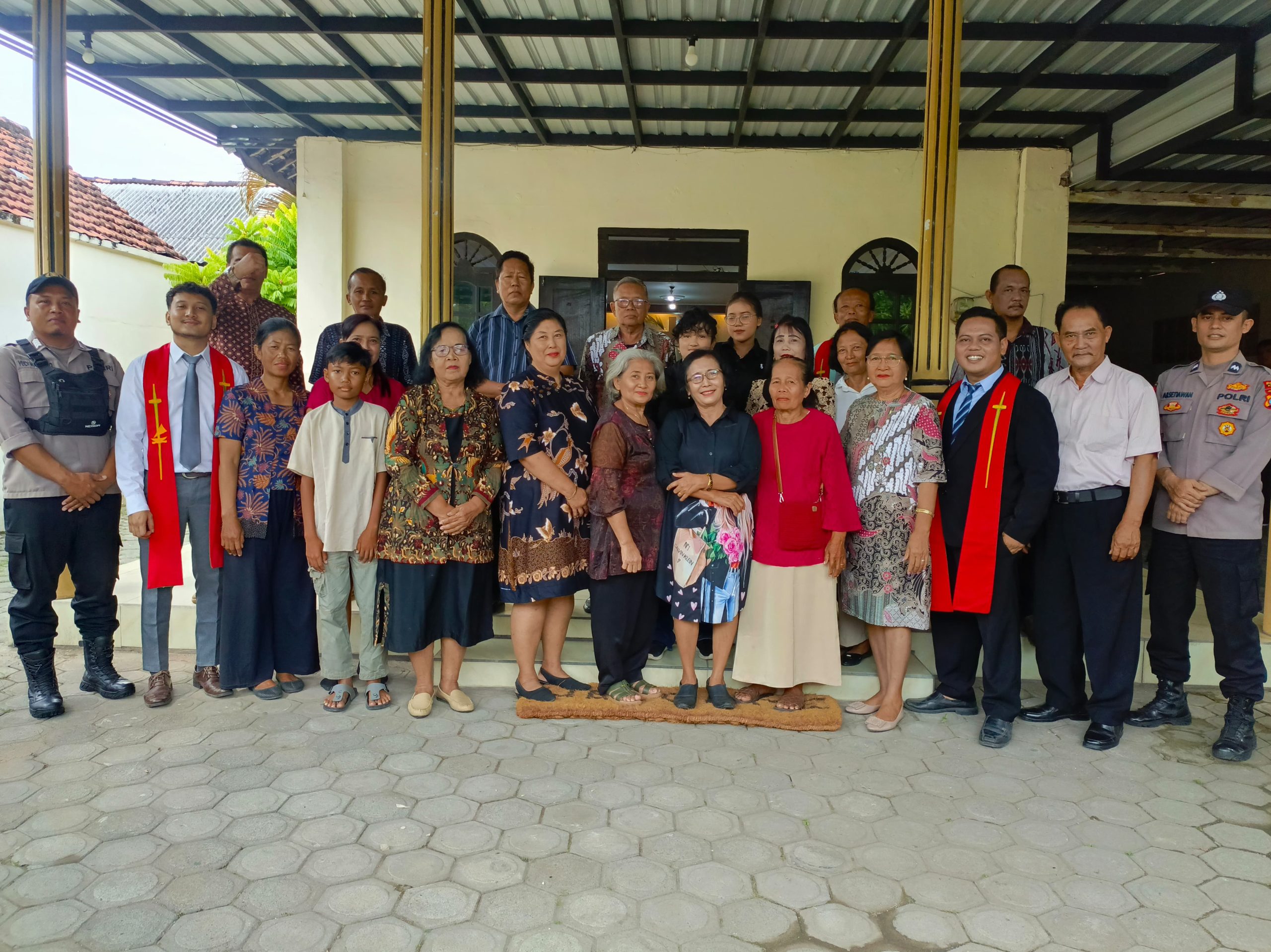 Polsek Plemahan Pantau Pelaksanaan Ibadah Paskah Minggu Pagi