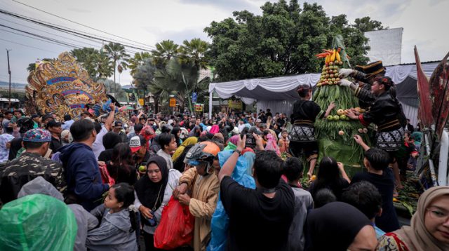 Pawai Budaya Meriahkan Grebeg Ketupat Syawal 1446 H Kota Batu