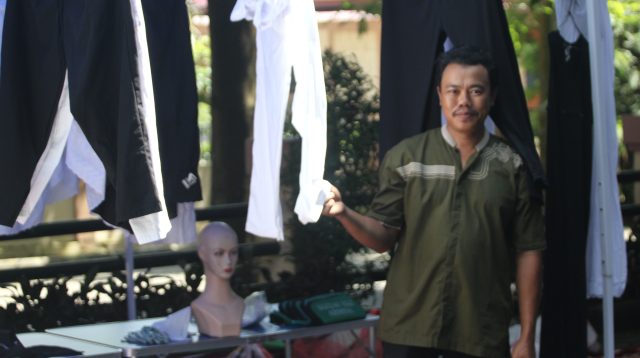 Penjualan Perlengkapan Ibadah Haji di Kediri Meningkat Drastis