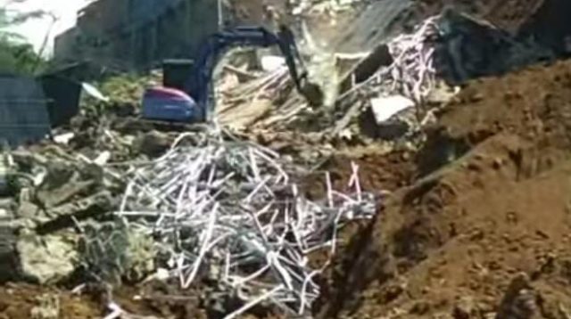 Beberapa Rumah di Desa Sumbersekar Ambrol, BPBD Kabupaten Malang: Diduga Dampak Aktivitas Alat Berat