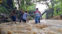 Putus Setelah Diterjang Banjir, BPBD Ponorogo Kebut Perbaikan Jembatan Darurat di Desa Munggu