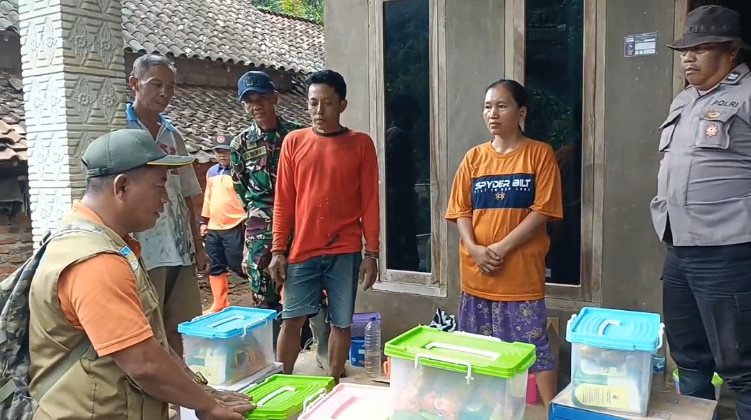 BPBD Kabupaten Kediri Bantu Sembako untuk Warga Terdampak Longsor