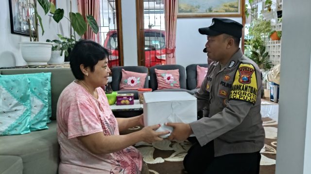Peringati Hari Kartini 2025, Polres Batu Berbagi kepada Masyarakat Disabilitas