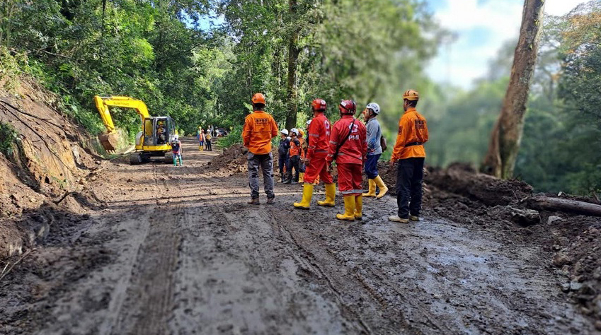 Jalur Cangar-Pacet Dipasang AWS, Masih Ditutup Ini Kata Gubernur Jatim