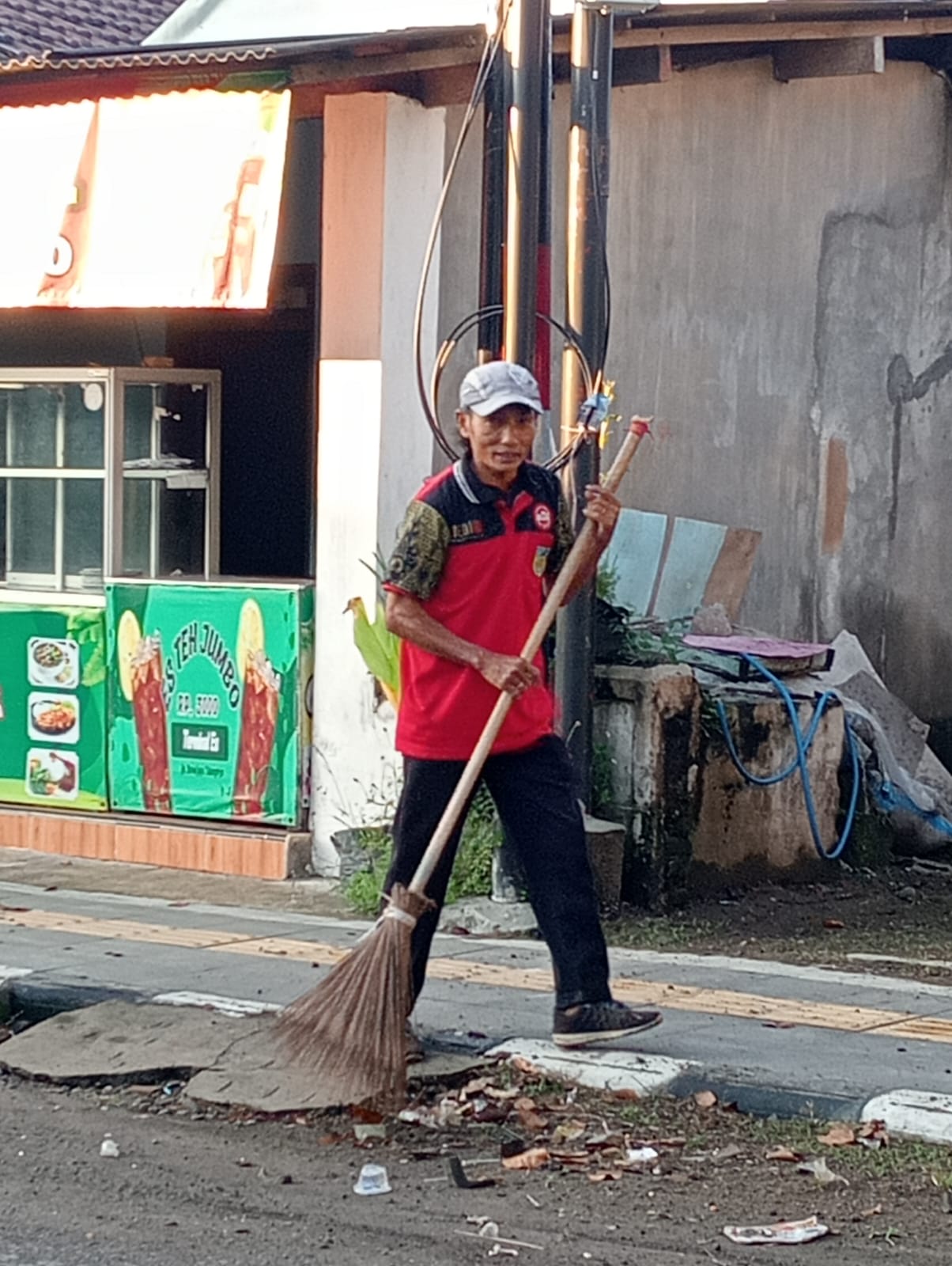 Ratusan Petugas Kebersihan DLH Kabupaten Kediri Diterjunkan Selama Puasa dan Lebaran