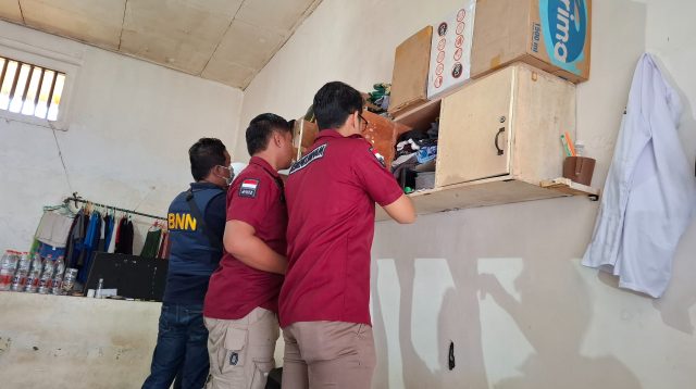 Geledah Kamar Tahanan Lapas Kelas 2A Kediri, Petugas Gabungan Temukan Benda Terlarang