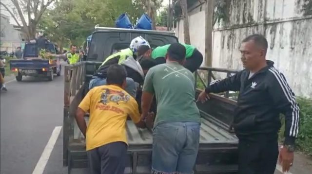 Pengaruh Alkohol, Pemotor Tewas Menabrak Pohon Jalan Raya Kapten Tendean Kediri