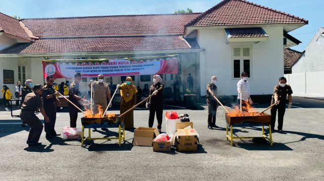 Musnahkan Barang Bukti Perkara Inkrah, Kejari Kota Kediri: Pil Dobel L Mendominasi