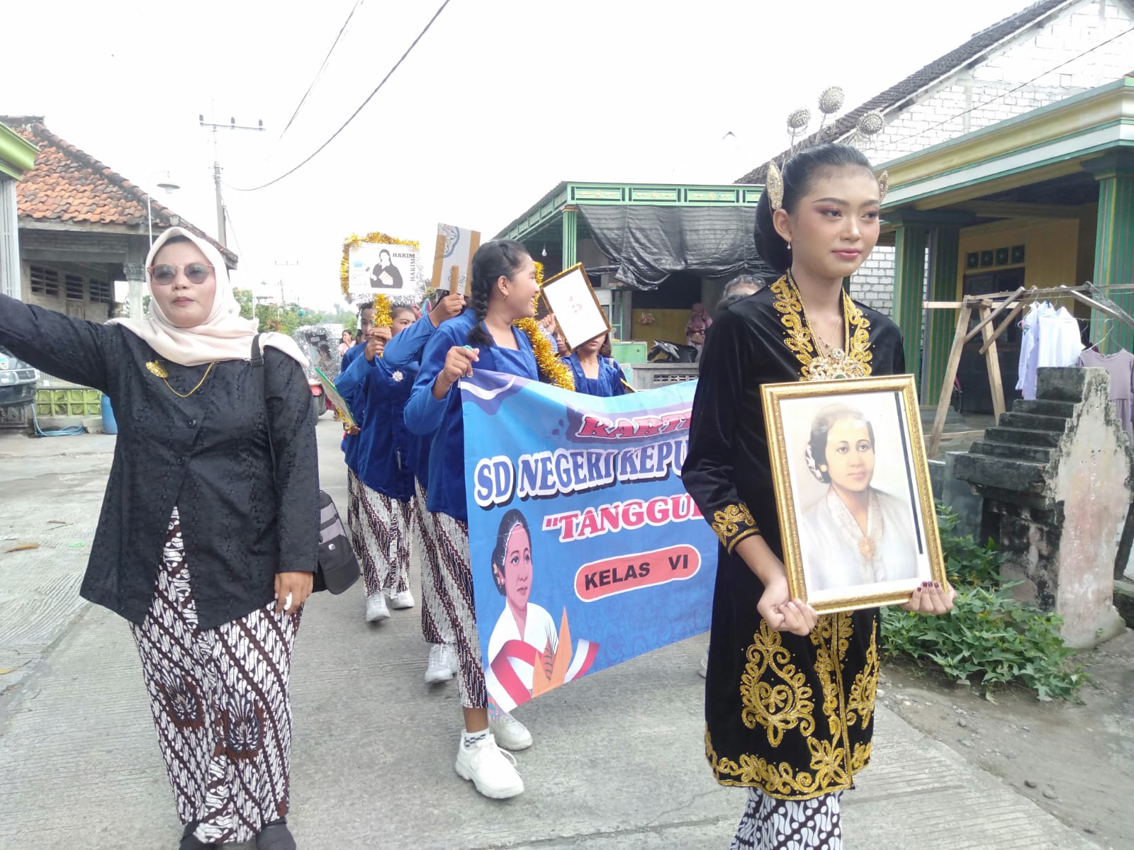 Sambut Hari Kartini, SDN Kepuhrejo 1 Gelar Pawai Budaya dan Tari Massal, Peringati Emansipasi, Pupukkan Cinta Budaya Sejak Dini