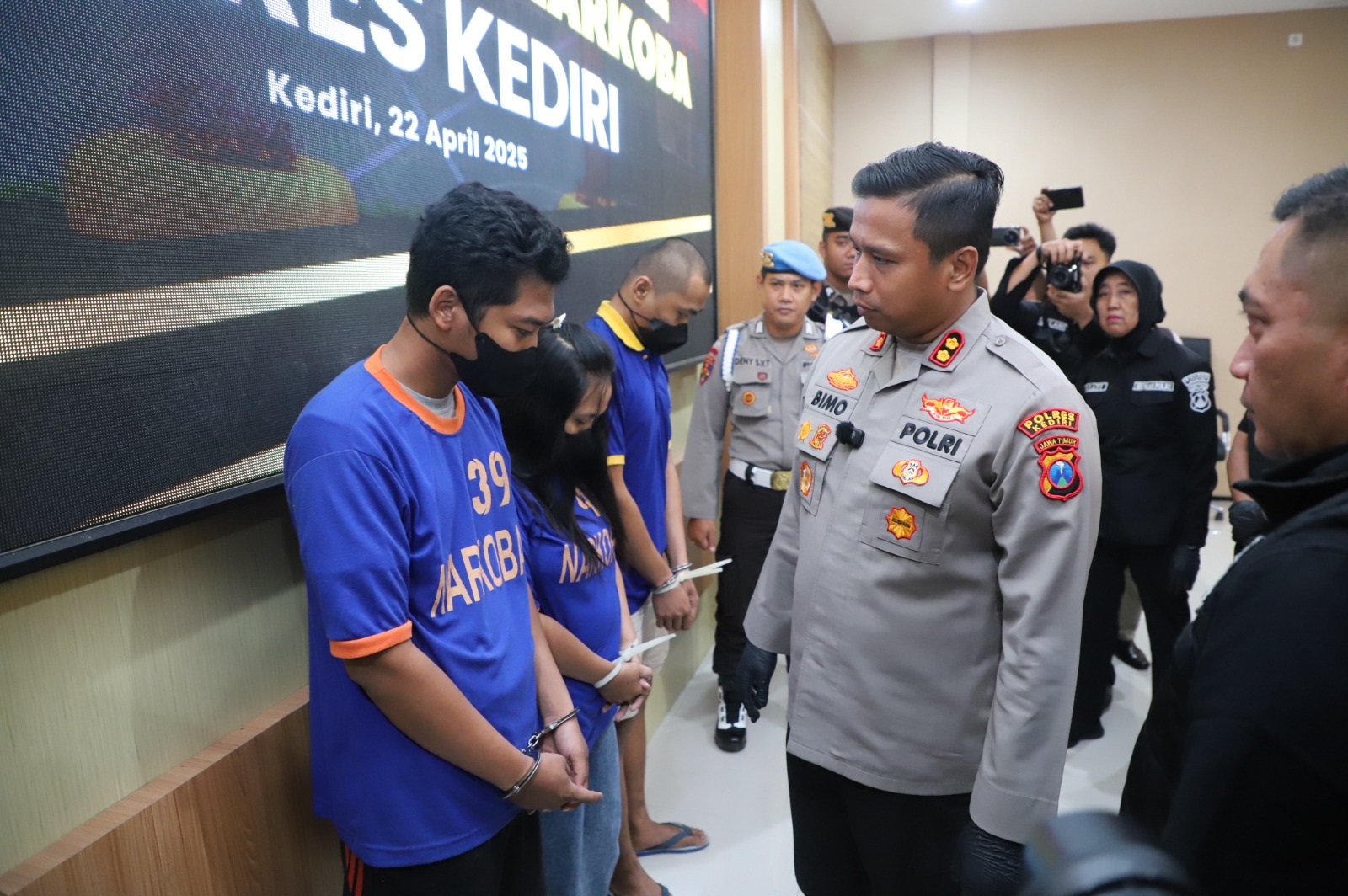 Bekuk Tiga Pengedar Narkoba di Kediri, Sita Sabu Hampir 1 Kilogram