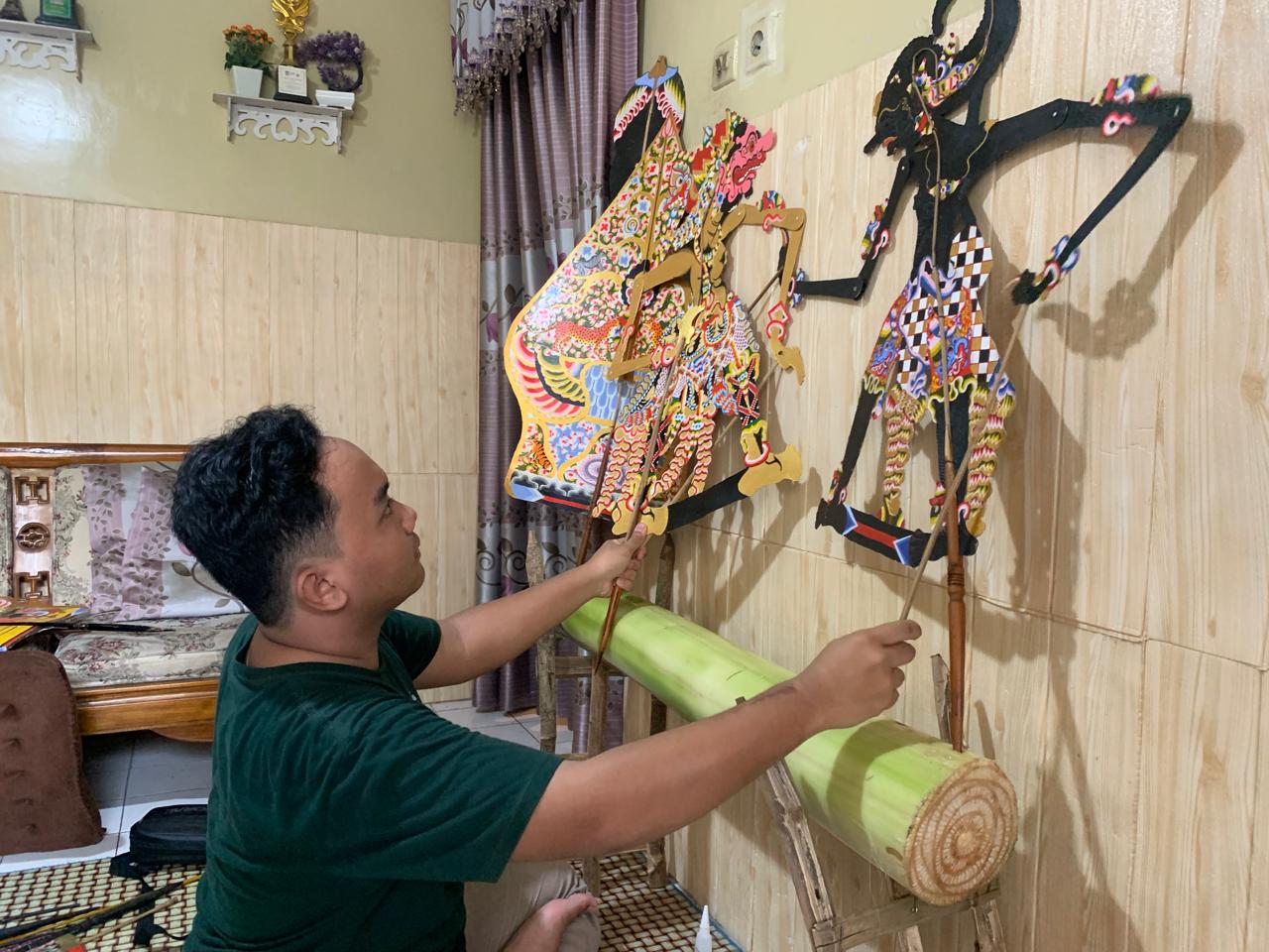 Dalami Pembuatan Wayang, Cara Pemuda di Jombang Menjaga Nyala Seni Agar Tak Padam Ditelan Zaman